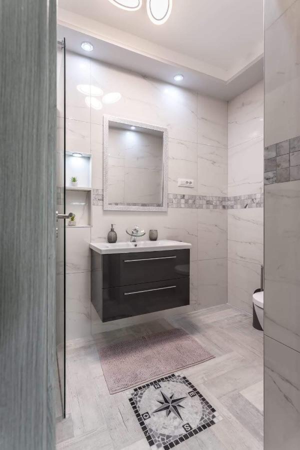 Royal Rose Gold Apartment โวดีเซ ภายนอก รูปภาพ